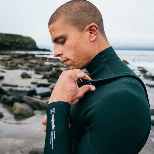 2026 Mystic Hombres Majestic 5/4mm Back Zip Neopreno 35000.230003 - Black
